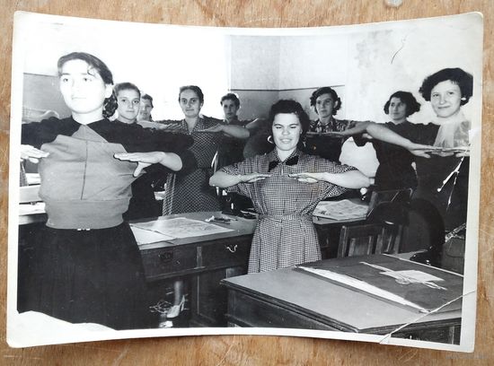 Фото из СССР. Производственная гимнастика. 13х18 см.