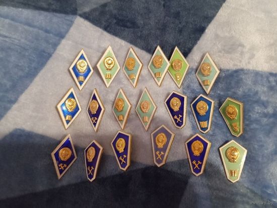 Значки Учебные заведения    Цена за один