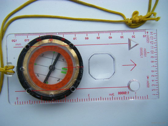 Компас Жидкостный с увеличительным стеклом из СССР