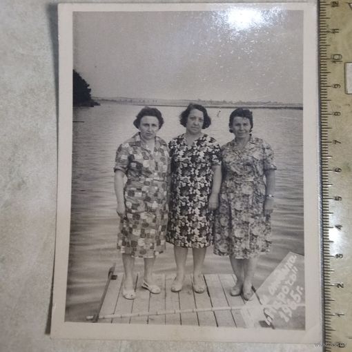 Фотография. Советские женщины. Дом отдыха Нарочь. 1965 год.