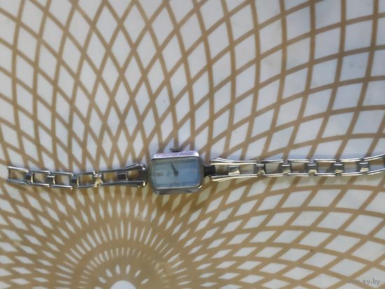 Часы наручные  с браслетом ЛУЧ  . В ремонт,коллекцию,на запчасти. Состояние на скане.