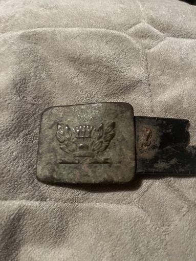 Школьная пряжка