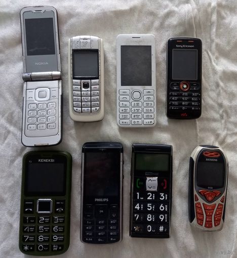 Мобильные телефоны кнопочные 8 штук