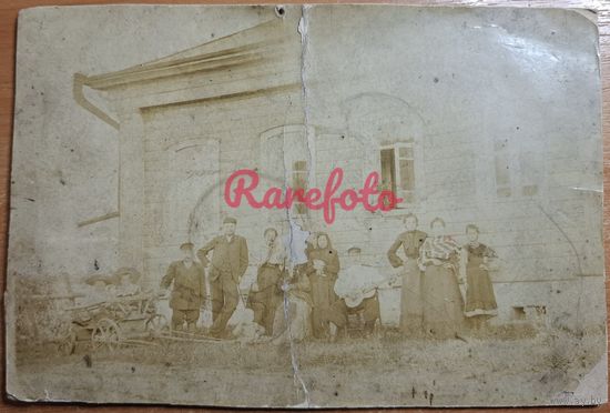 1900-е Семья перед домом гитара фото на картоне типажи ретро редкий фотограф Шишаков