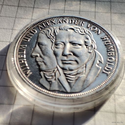 5 марок ФРГ 1967 года.200 -летие со дня рождения братьев Гумбольдтов .Серебро.
