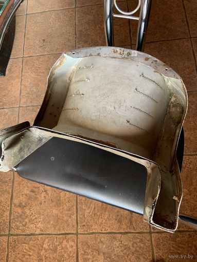 Дюралевый или даже титановый подголовник от самолётной системы катапультирования пилота-кожа от воды потемнела-требует подкраски.