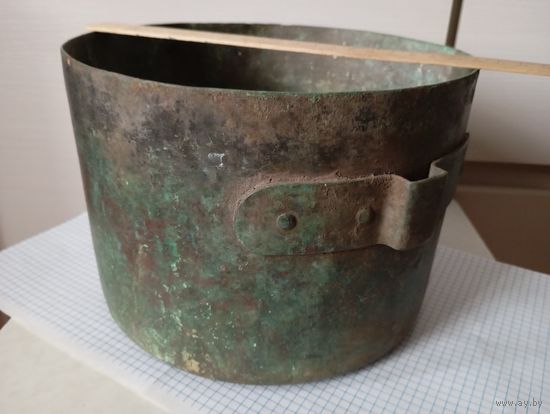 Медная кастрюля