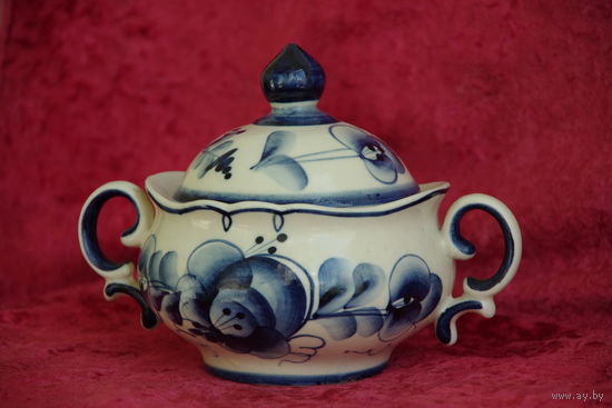 Сахарница  фарфоровая   ( Гжель )  , целая