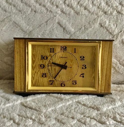 Настольные часы 70 - х. "Молния". В рабочем состоянии.
