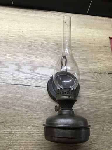 Керосиновая лампа.