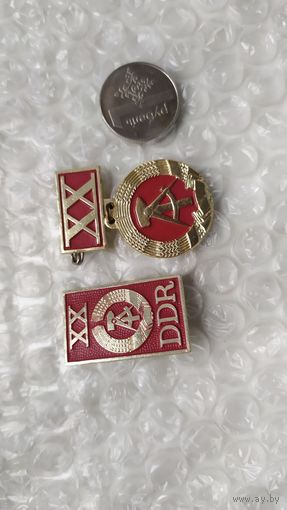 Значки  20 лет ГДР 2 шт
