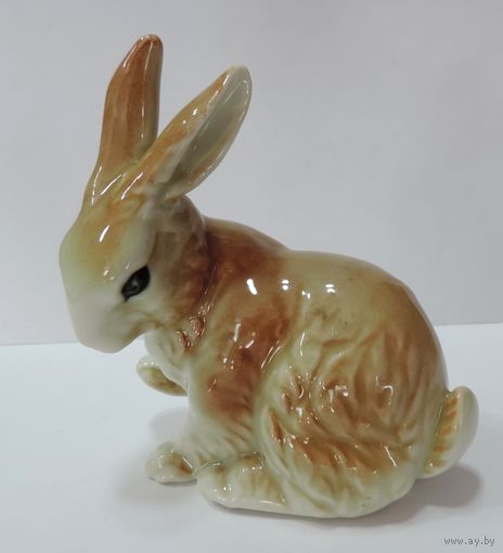 Статуэтка фарфоровая "Заяц" 80-е годы Европа. Высота 8.5 см.