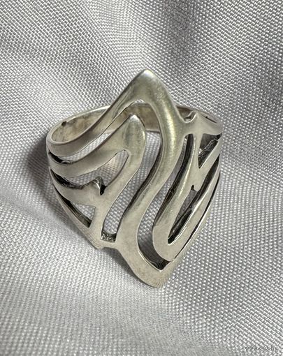 Кольцо серебряное 925 пробы. 11