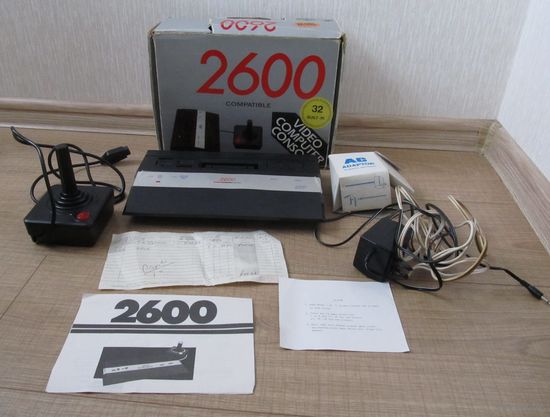 Все лоты с рубля.Игровая приставка Atari 2006 ,в оригинальной коробке,80-е годы,оригинал!