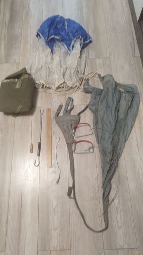 Сумка парашютная с содержимым. Лот интересный. Внутри 7 предметов