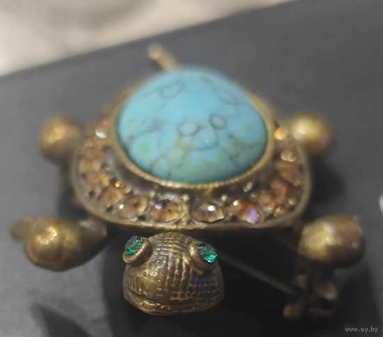 Крутая брошь Черепаха. Чехословакия. СССР. Медь с камнями.