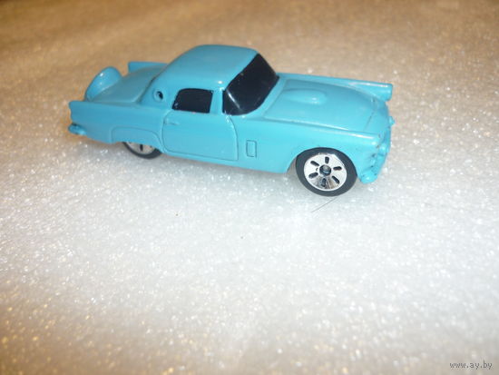 Модель авто Ford Thunderbird 1956. Maisto. масштаб 1:64