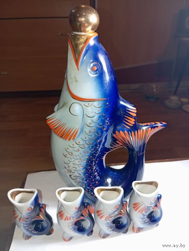 Винтажный фарфоровый графин-штоф  Рыбки , изготовленный на Городницком фарфоровом заводе (ГФЗ) в период 1960–1970-х годов.