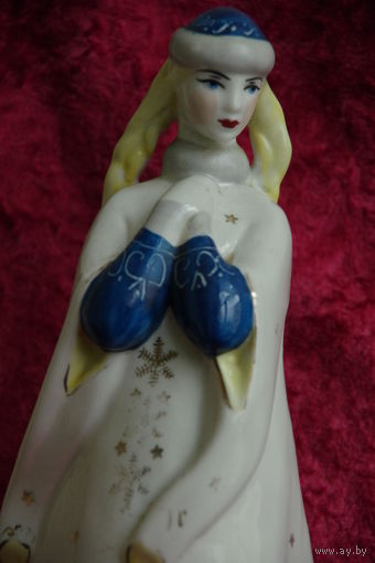 Статуэтка фарфоровая   " Снегурочка "  ЗХК Полонне    28 см   целая