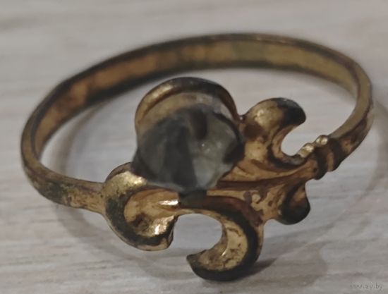 Старенькое колечко, СССР. Красносельская ювелирная фабрика. Остатки позолоты, камушек. 1.75гр