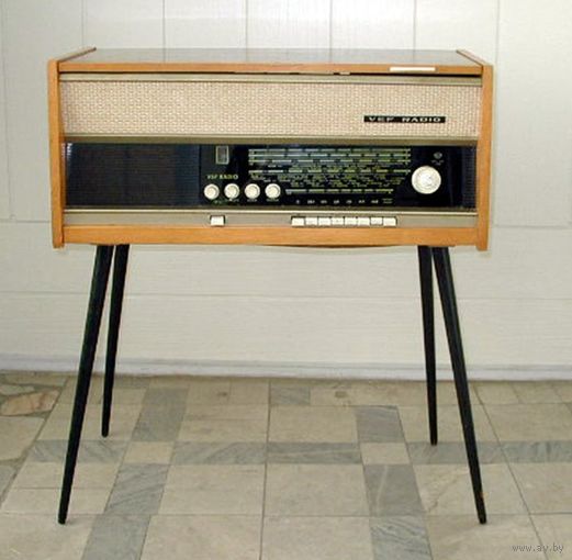 СССР: ножки для радио, радиолы, телевизора, столика (44,5 см, чёрный пластик, резьба М8)