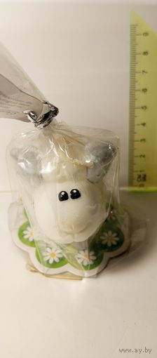 Свеча декоративная БАРАШЕК В РОМАШКАХ