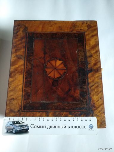 Старинная деревянная шкатулка для швейных принадлежностей, с двойным дном и двумя потайными ящичками.Инкрустация деревом,замок,отделка замка и ручка,слоновая кость.XIX век.