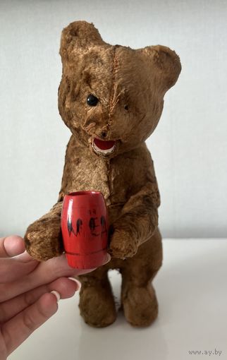 Игрушка Заводной Медведь с бочонком меда СССР