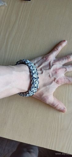 Браслет для выживания из паракорда.