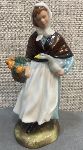 Фарфоровая статуэтка "Деревенская девушка" Royal Doulton, Англия, 1991 год. Высота 19 см.