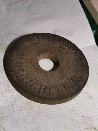 КРУГ НА РЕЗИНОВОЙ ИЛИ ВУЛКАНИТОВОЙ ОСНОВЕ