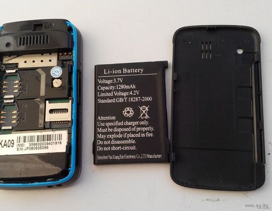 МИНИ Телефон КА-09. На 2 сим карты. С зарядным устройством. Трещина на экране.