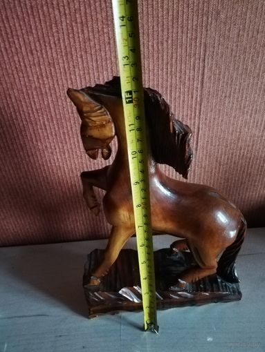 Конь резной без следов обращения 1999г