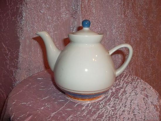 Чайник  фарфор. СССР. Полонский ф.з