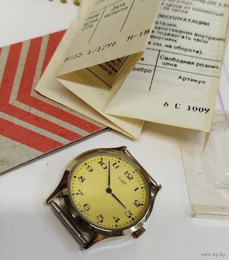 Часы "Луч" не ношеные,с родными доками и футляром,За вашу цену!