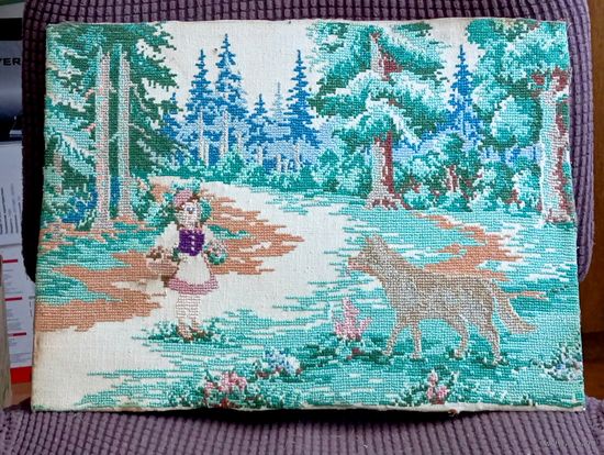 Вышитая картина " Красная шапочка и волк " , очень старая . Распродажа предметов искусства