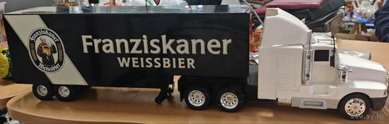 Большая модель грузовика с прицепом. Радио управление. Размер 60 см высота 15 см