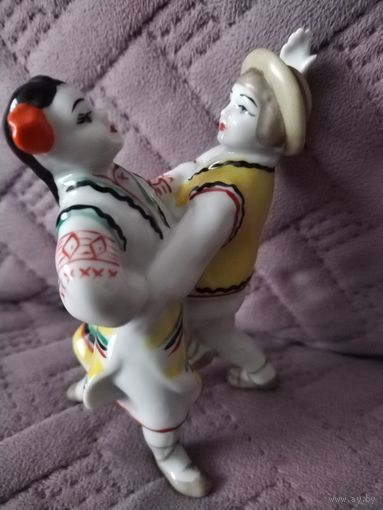 Статуэтка. "Гуцульский танец - танцуют дети". ЗКХ Полонное, без мц.