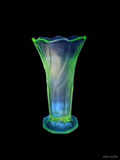 Старая ваза Неман свечение в уф