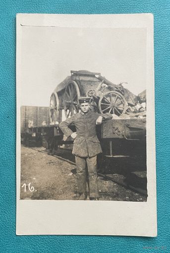 Фотооткрытка 1 Мировая война Немецкий солдат униформа / поезд, тяжелый траншейный миномет 25 cm schwerer Minenwerfer