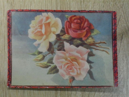ПОДПИСАННАЯ ОТКРЫТКА СССР. РОЗЫ. худ. К. ЛЕБНДНВ 1959 год.