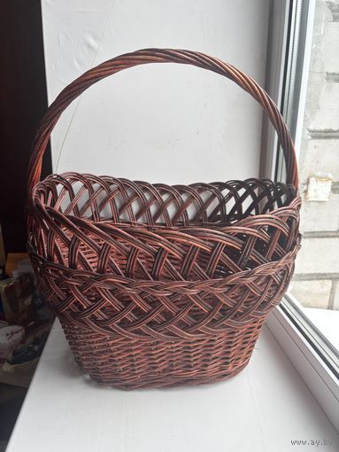 Корзина плетеная из лозы