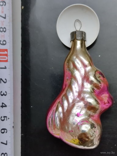 Елочная игрушка Белочка с орехом, 9 см, 1950-1960 гг