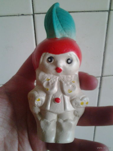 Резиновая игрушка. Граф Вишенка ( друг Чиполлино). СССР. ПИЩИК!