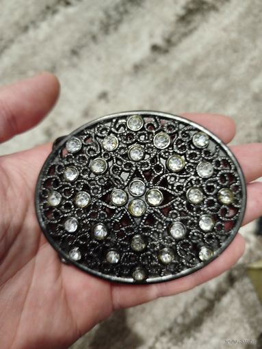 Крупная женская пряжка