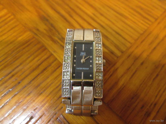 Часы женские ,красивый браслет