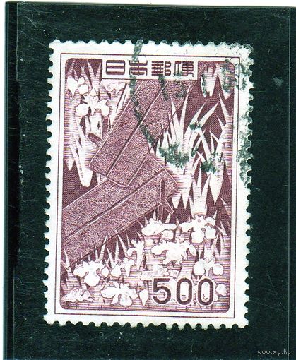 Япония.Ми-641. Дизайн Yatsuhashi (Iris and bridge) после шедевра Огаты Кьюрин (1658-1716): Яцухаши Инкстон Короб. Серия: Фауна, флора и национальные сокровища (1952-59).