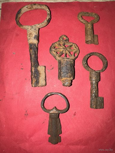 Ключи старинные.цена за все.