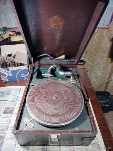 Патефон КОЛОМЕНСКИЙ