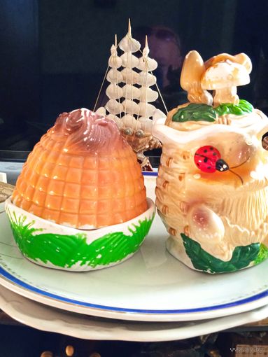 Винтажная маслёнка и сахарница